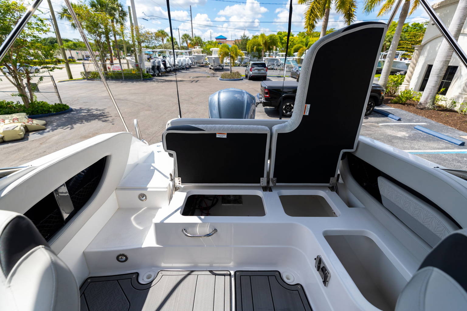 New 2023 Hurricane SunDeck 2410 OB #1622 image 13