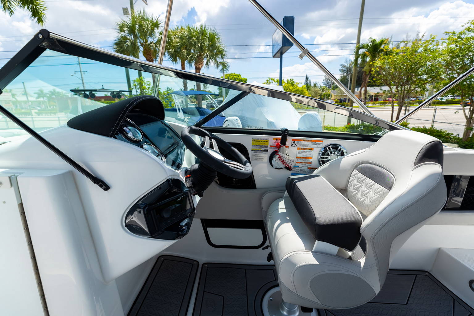 New 2023 Hurricane SunDeck 2410 OB #1622 image 16