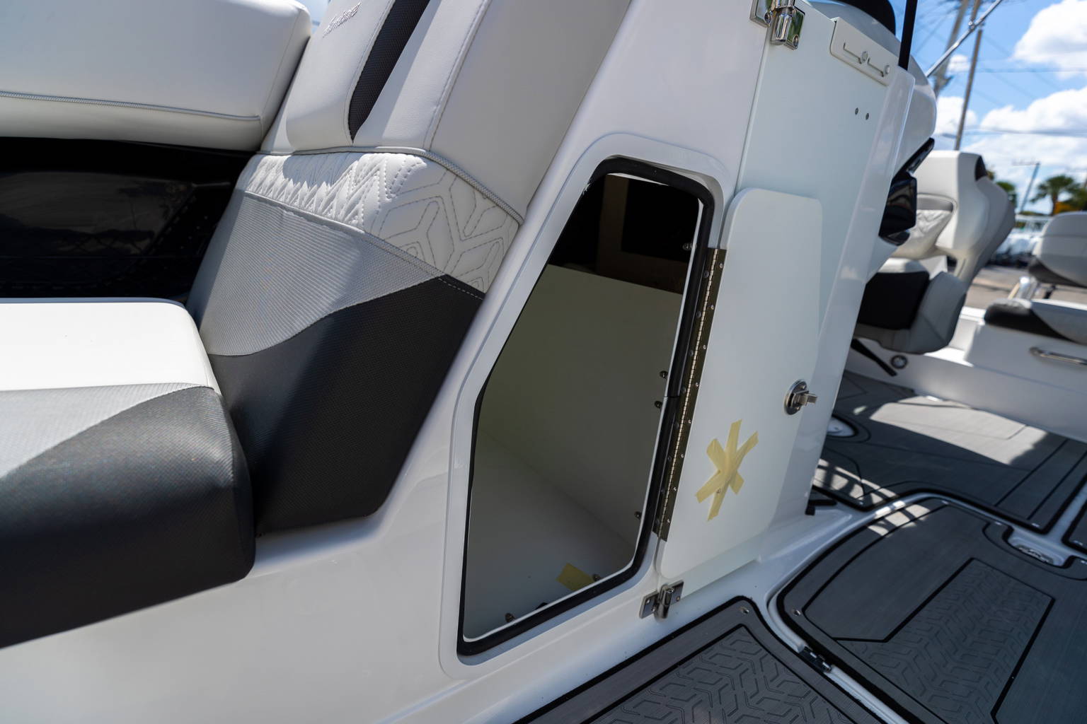 New 2023 Hurricane SunDeck 2410 OB #1622 image 31