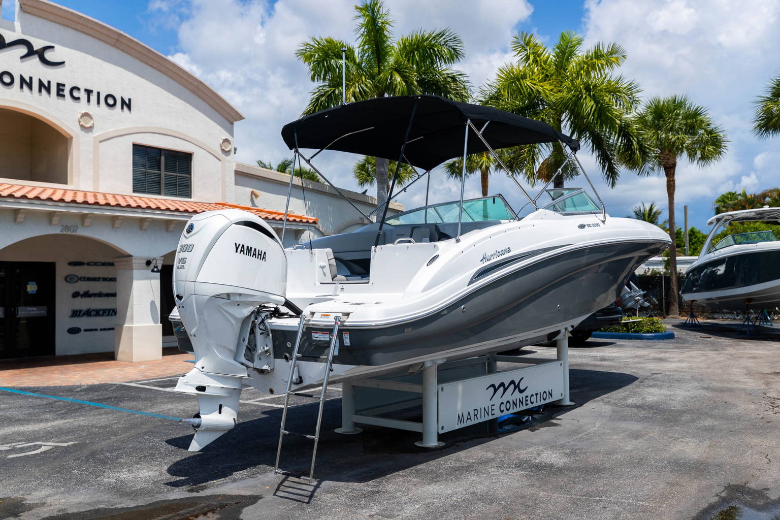 New 2023 Hurricane SunDeck 2690 OB #2041 image 9