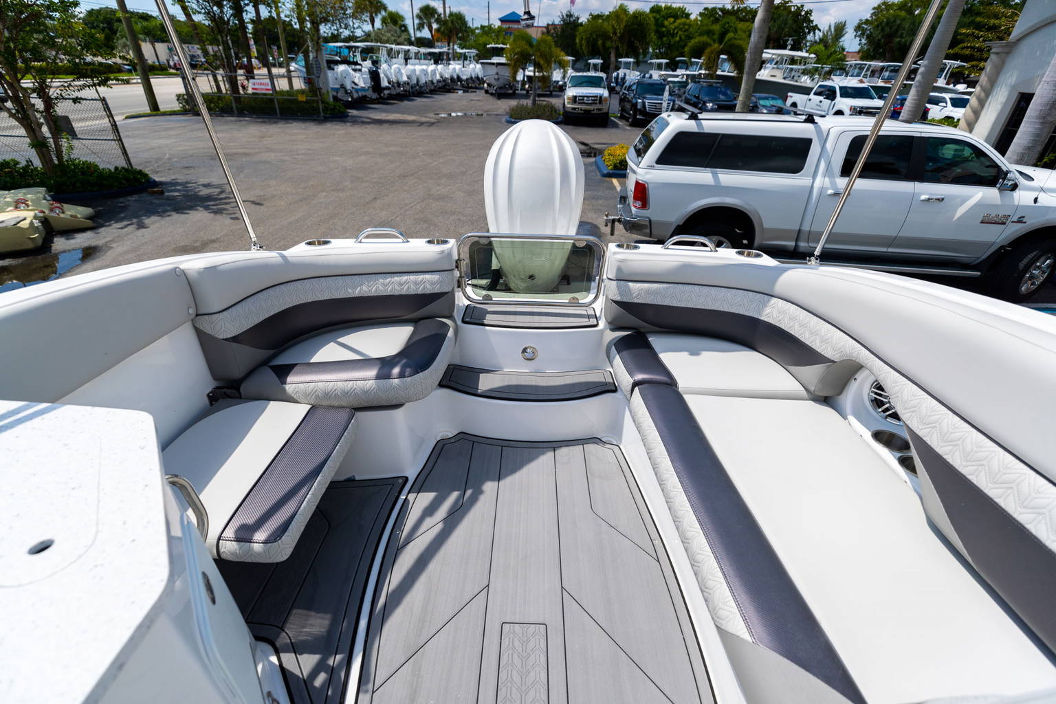 New 2023 Hurricane SunDeck 2690 OB #2041 image 12