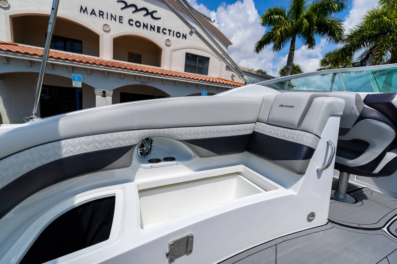 New 2023 Hurricane SunDeck 2690 OB #2041 image 15