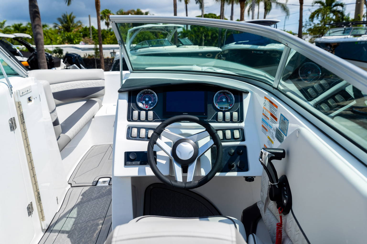 New 2023 Hurricane SunDeck 2690 OB #2041 image 19