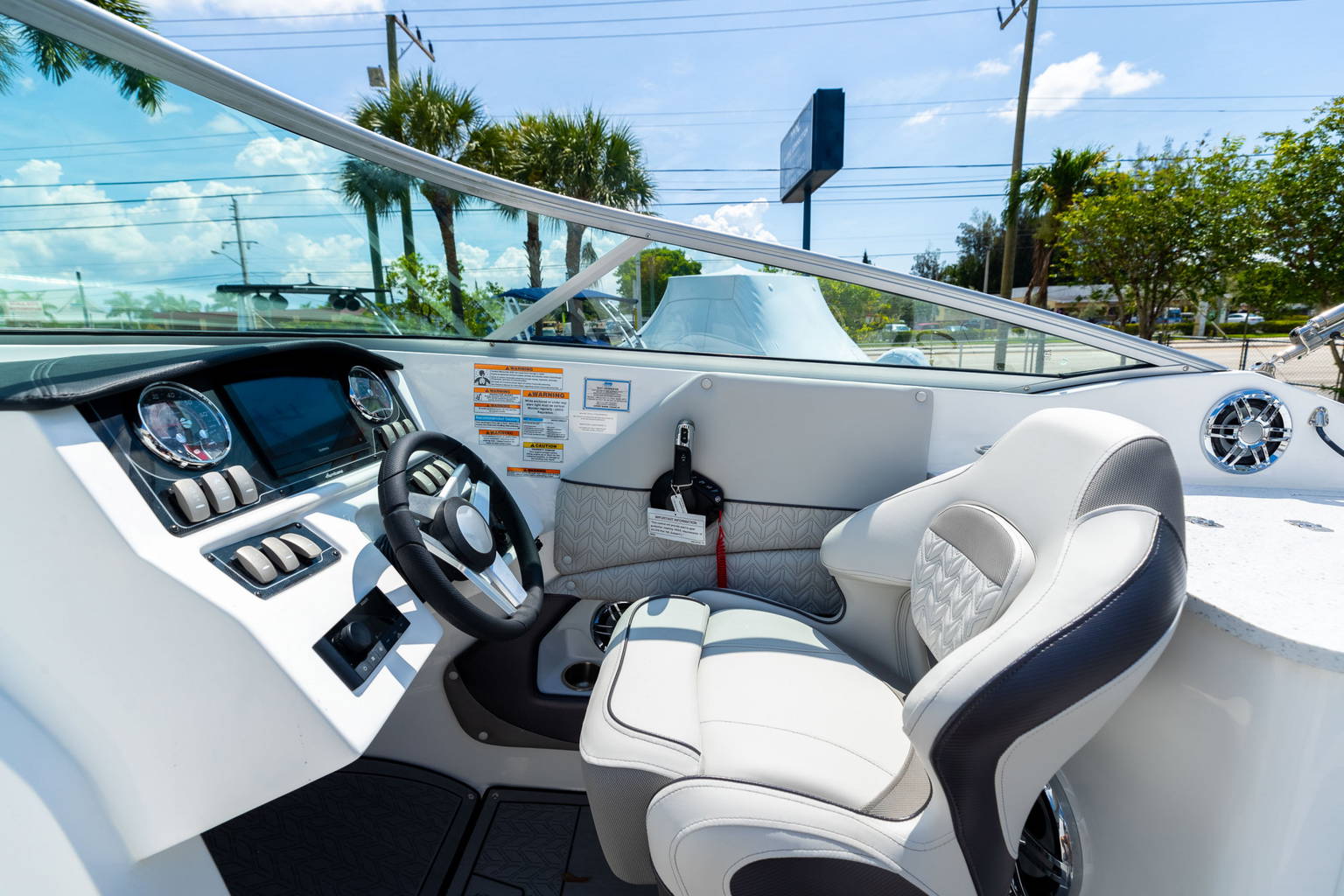 New 2023 Hurricane SunDeck 2690 OB #2041 image 21