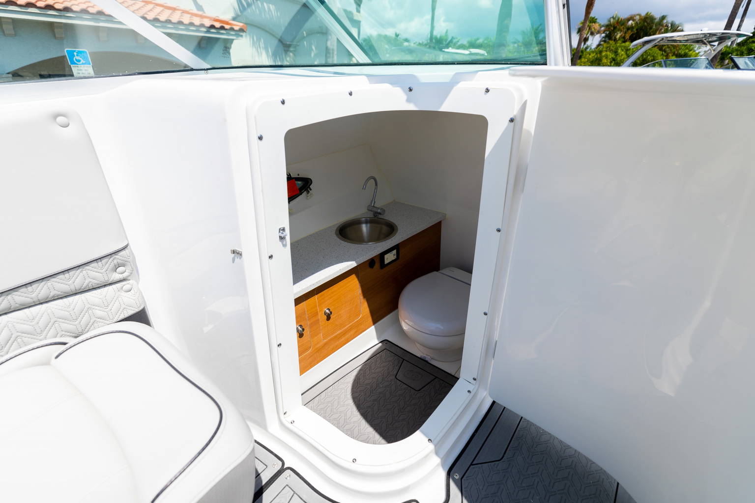 New 2023 Hurricane SunDeck 2690 OB #2041 image 25
