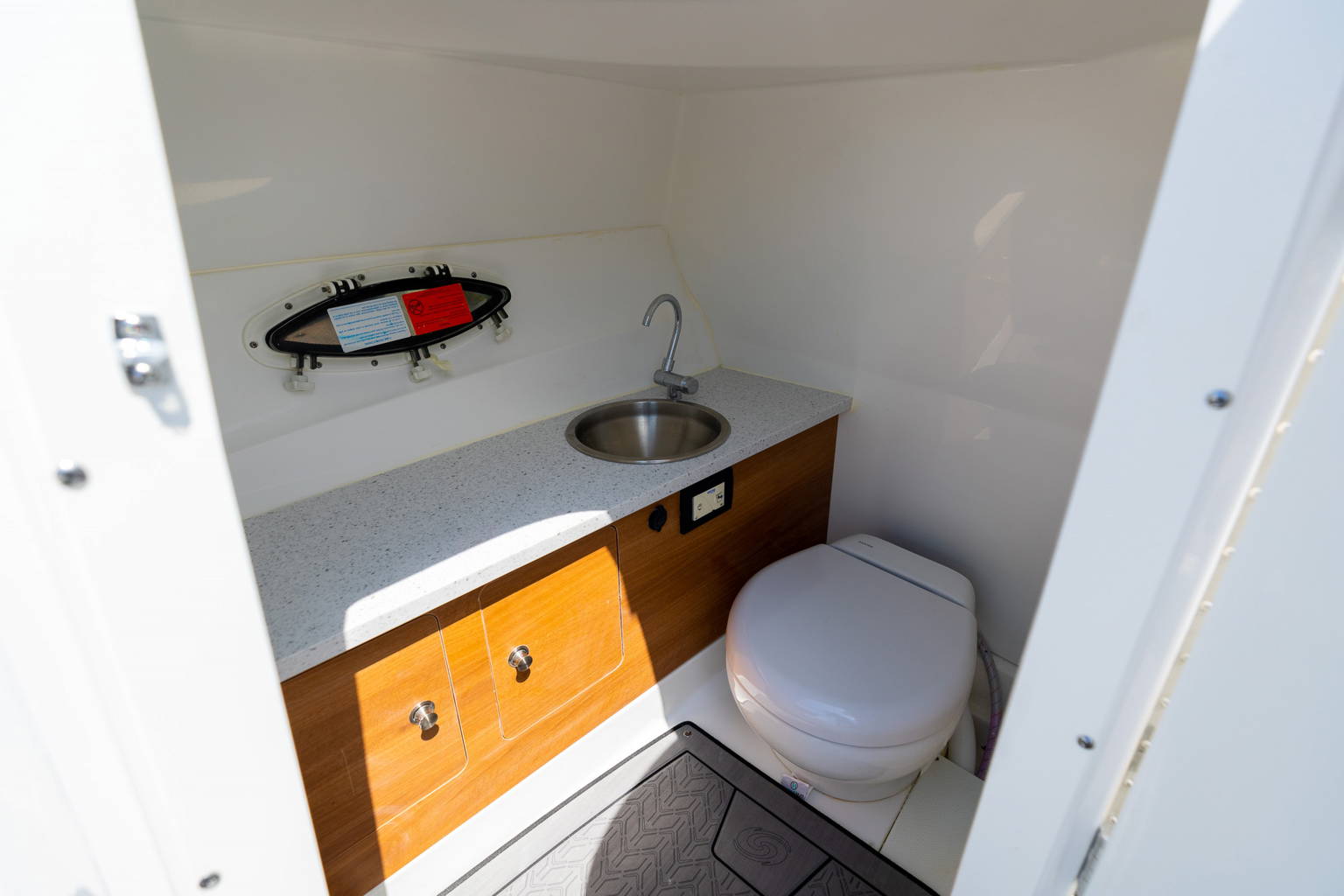 New 2023 Hurricane SunDeck 2690 OB #3756 image 26