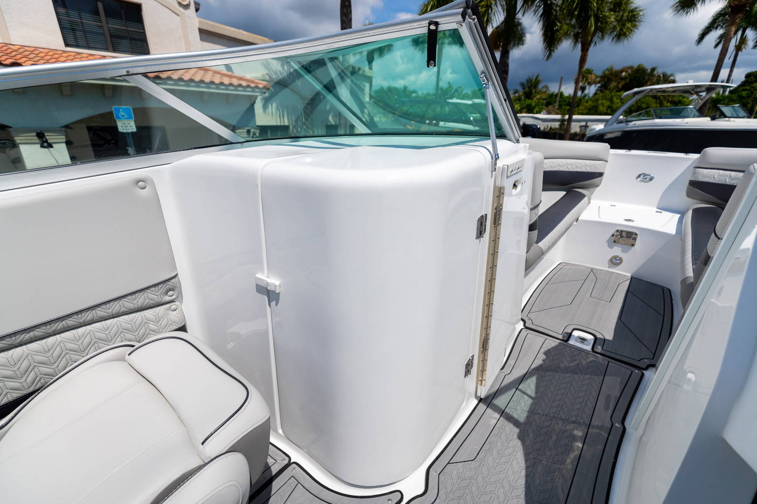 New 2023 Hurricane SunDeck 2690 OB #2041 image 24