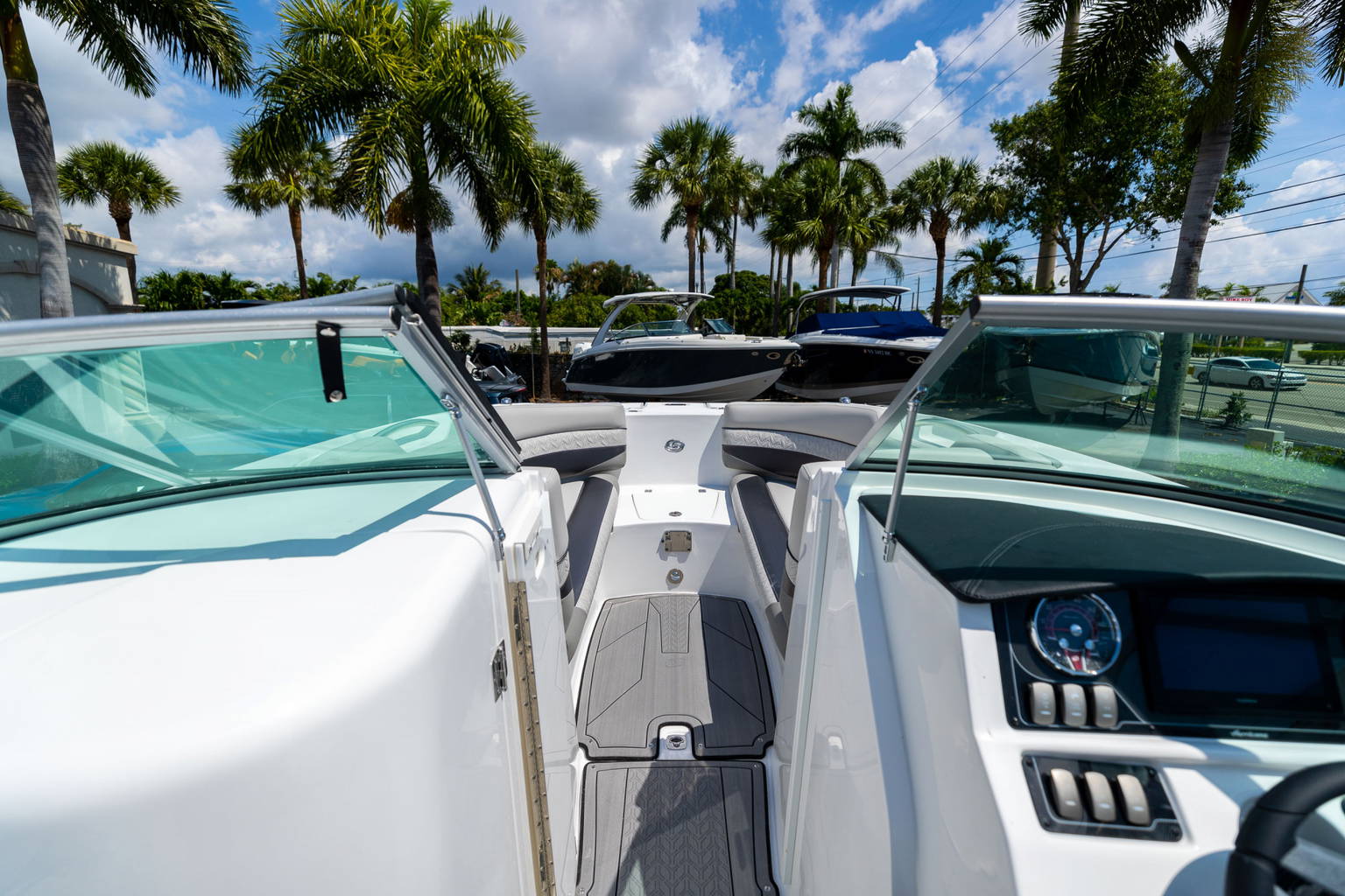 New 2023 Hurricane SunDeck 2690 OB #2041 image 34