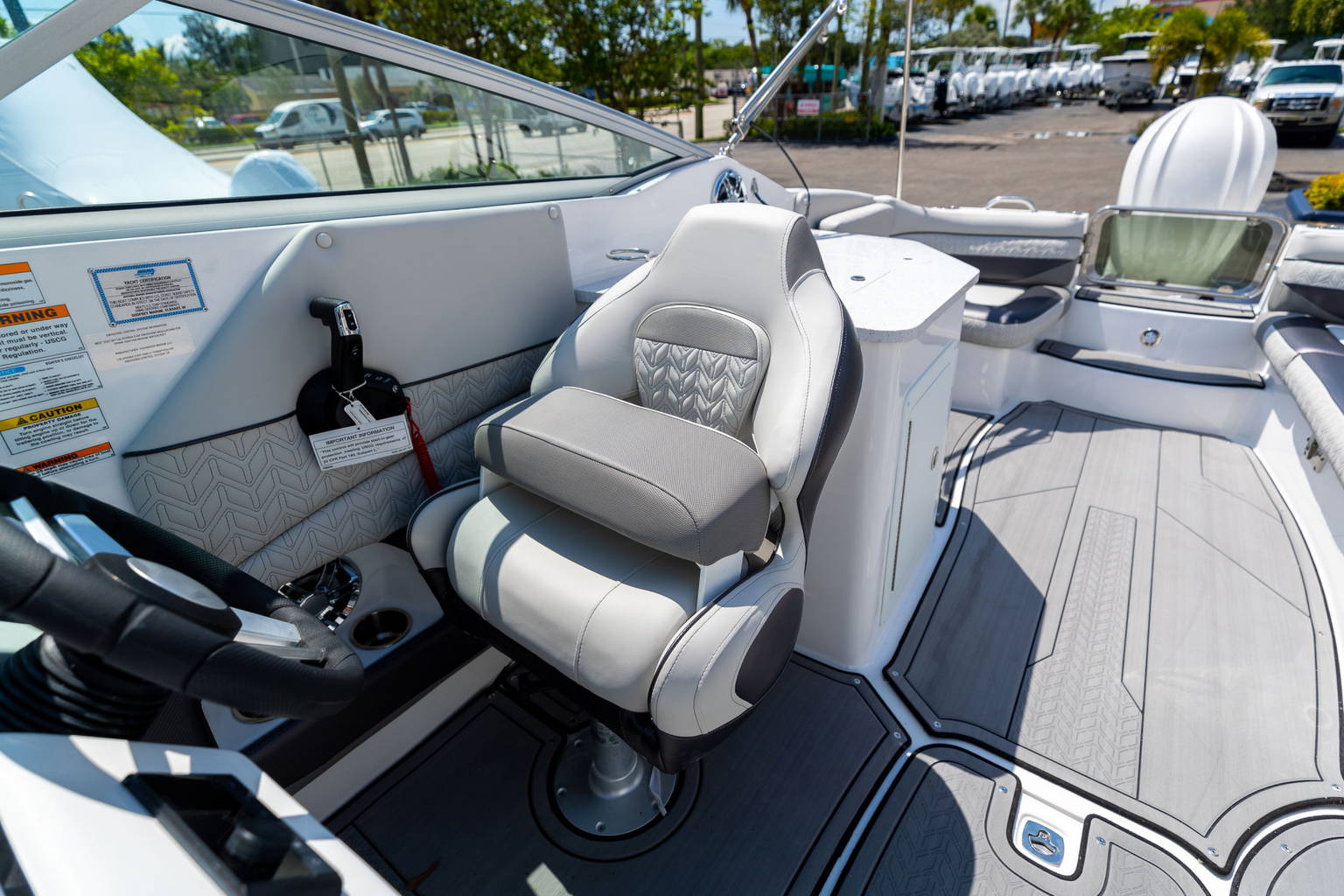 New 2023 Hurricane SunDeck 2690 OB #2041 image 29