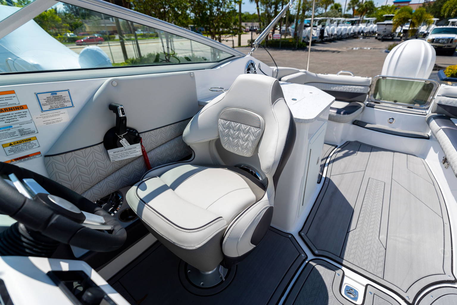 New 2023 Hurricane SunDeck 2690 OB #2041 image 30