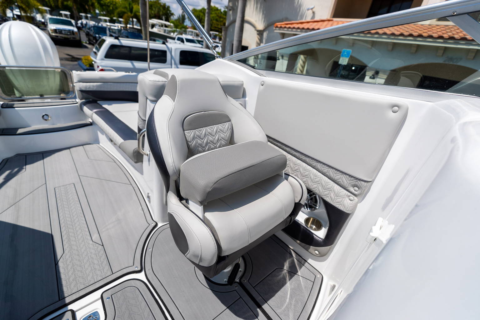 New 2023 Hurricane SunDeck 2690 OB #2041 image 31