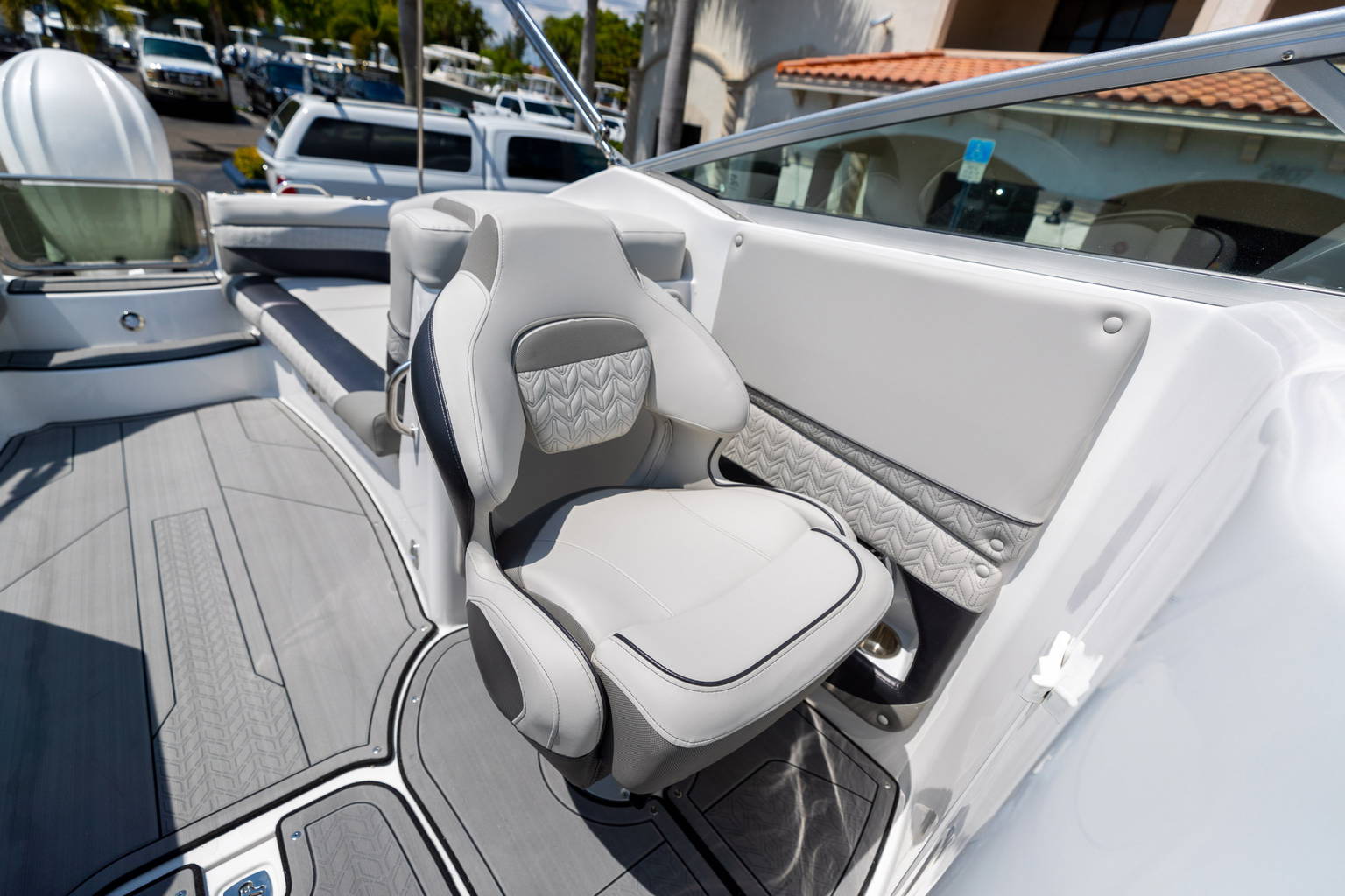 New 2023 Hurricane SunDeck 2690 OB #2041 image 32