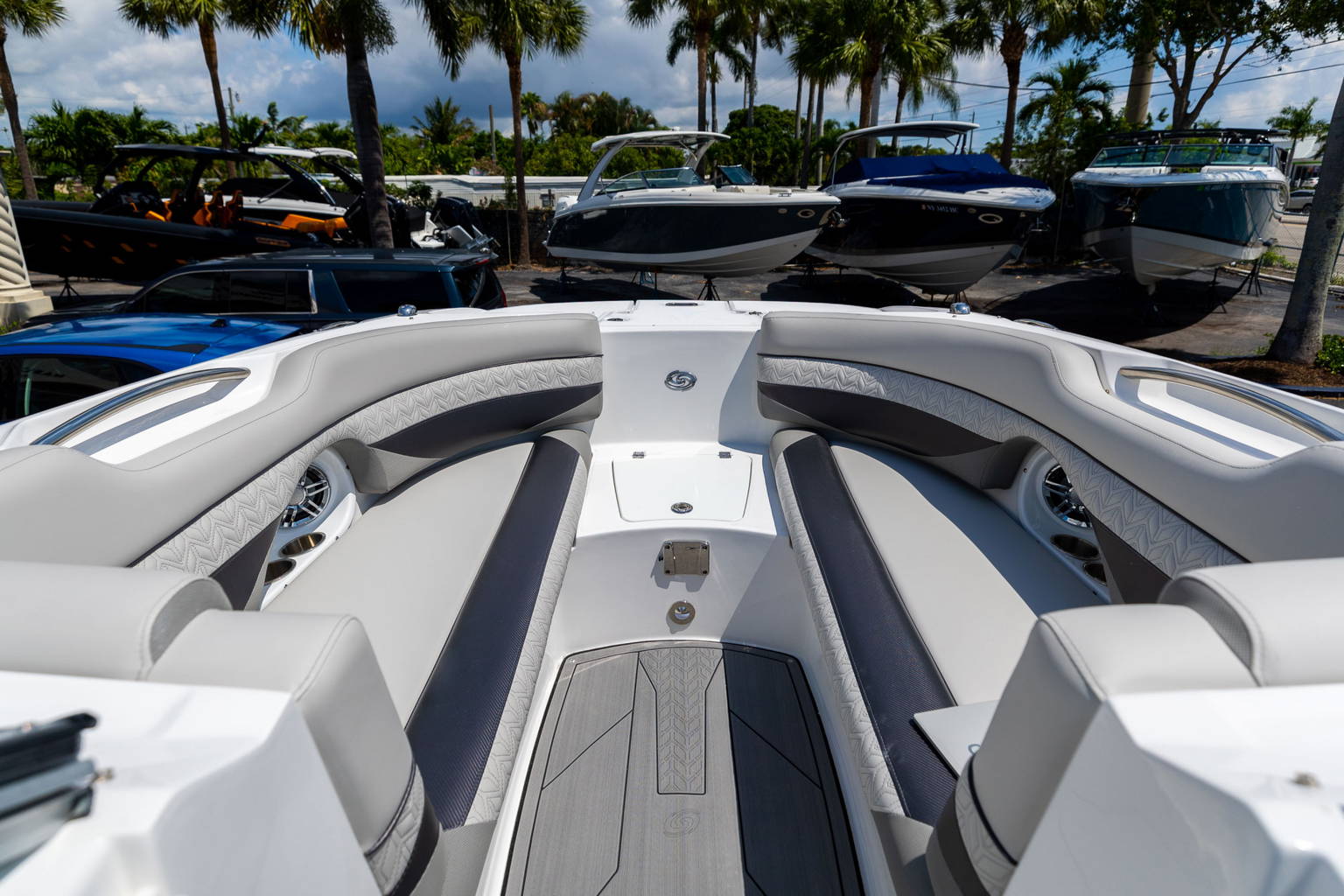 New 2023 Hurricane SunDeck 2690 OB #2041 image 35