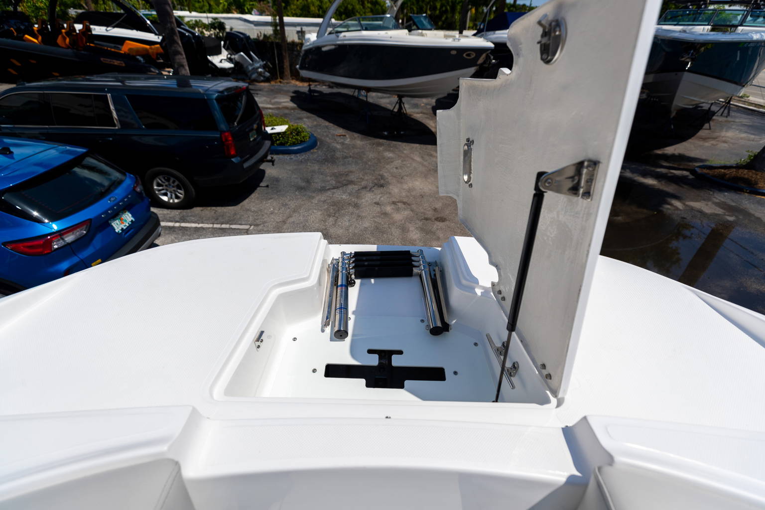 New 2023 Hurricane SunDeck 2690 OB #2041 image 39