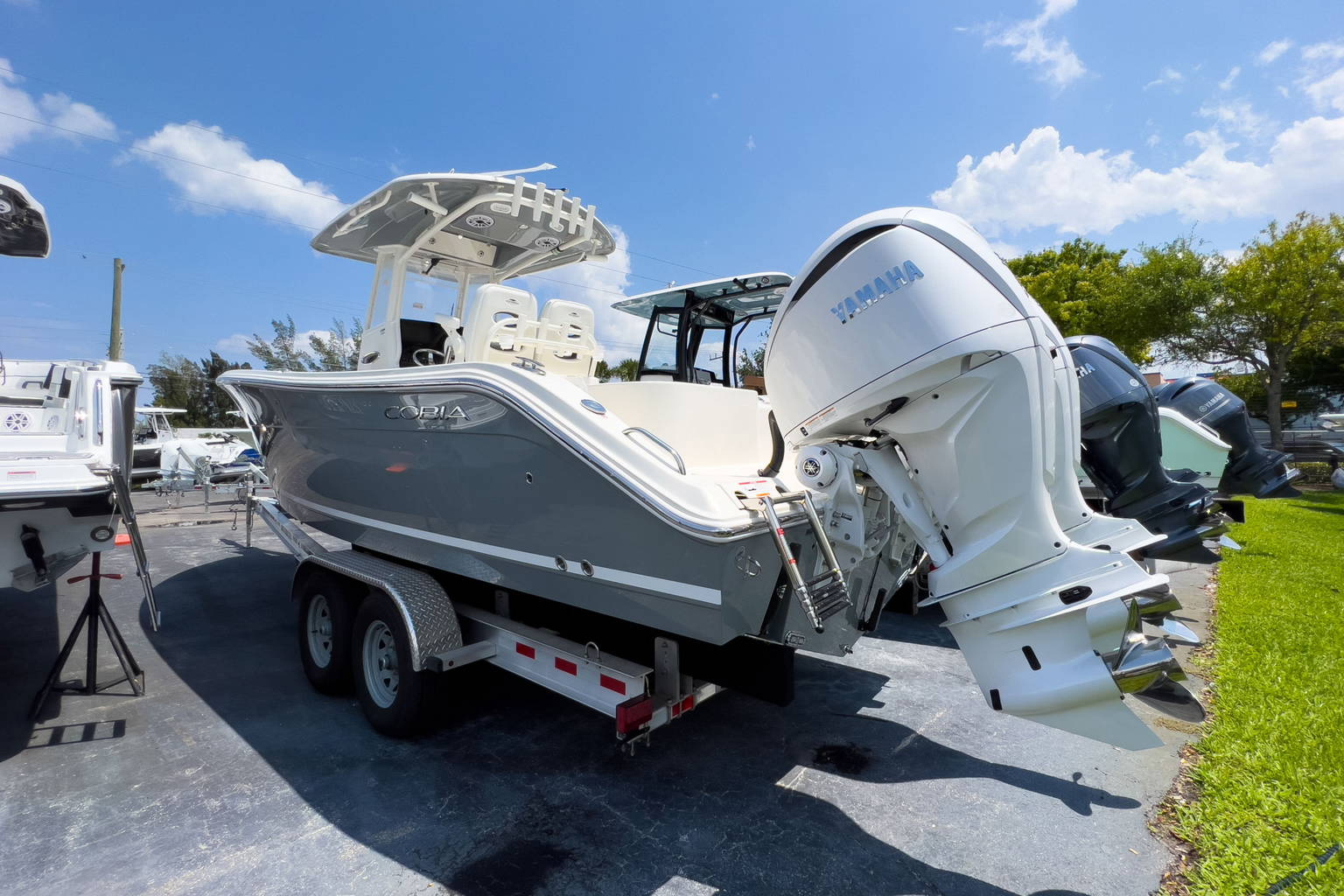 New 2023 Cobia 280 CC #D075 image 2