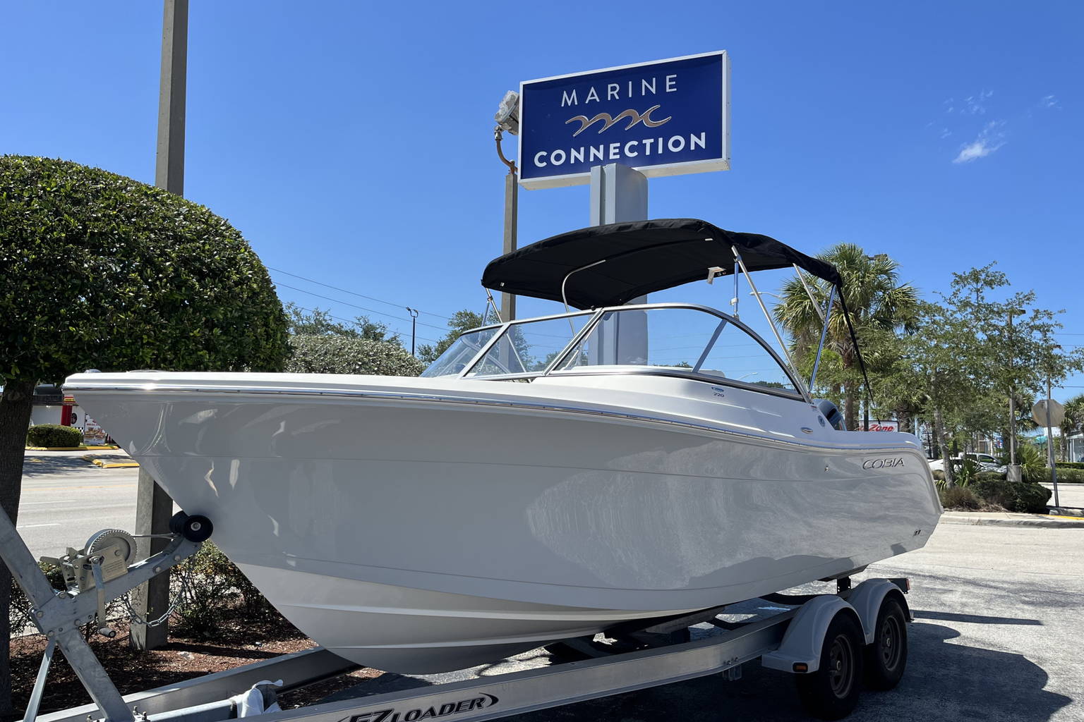 New 2023 Cobia 220 DC #G030 image 2
