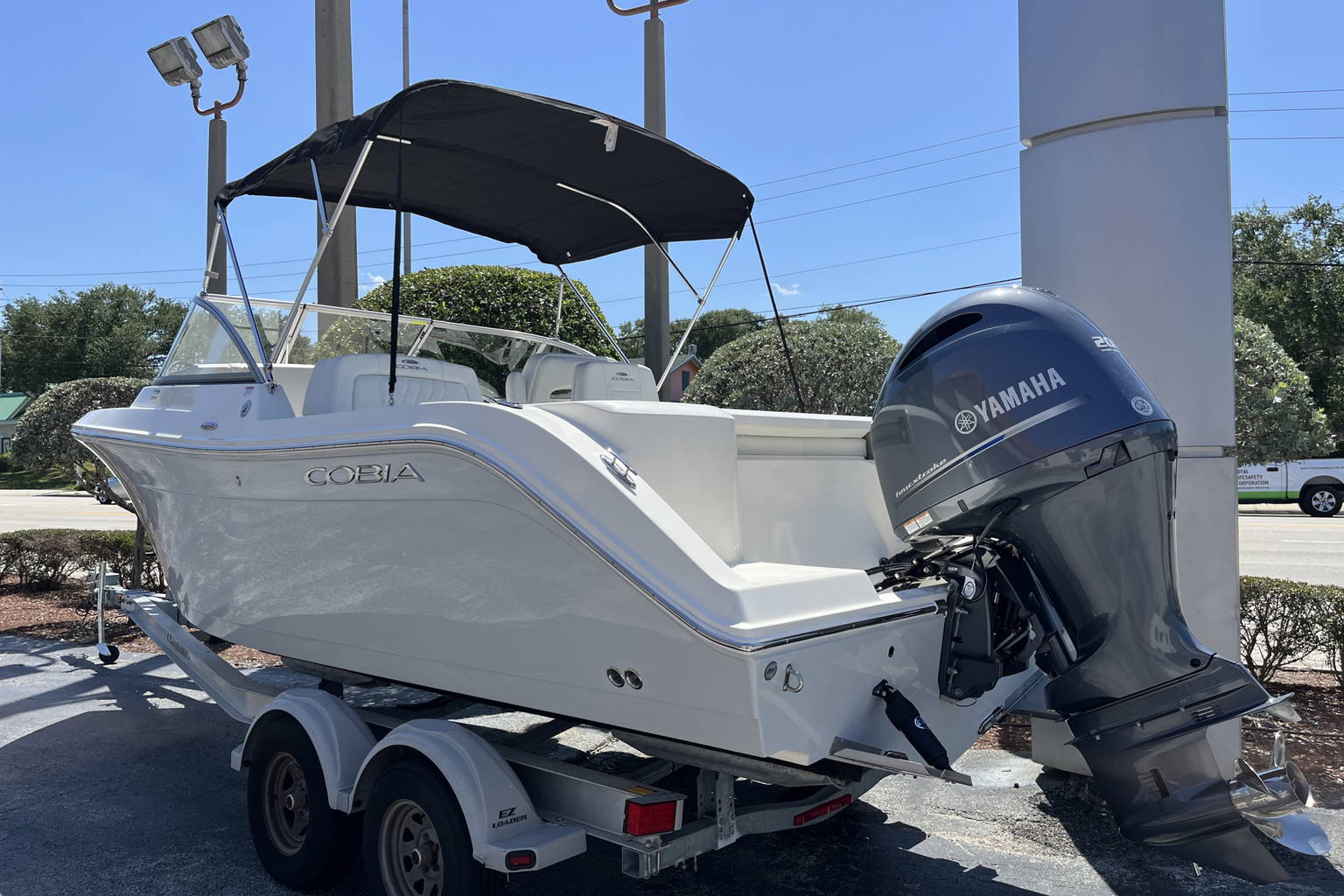 New 2023 Cobia 220 DC #G030 image 4