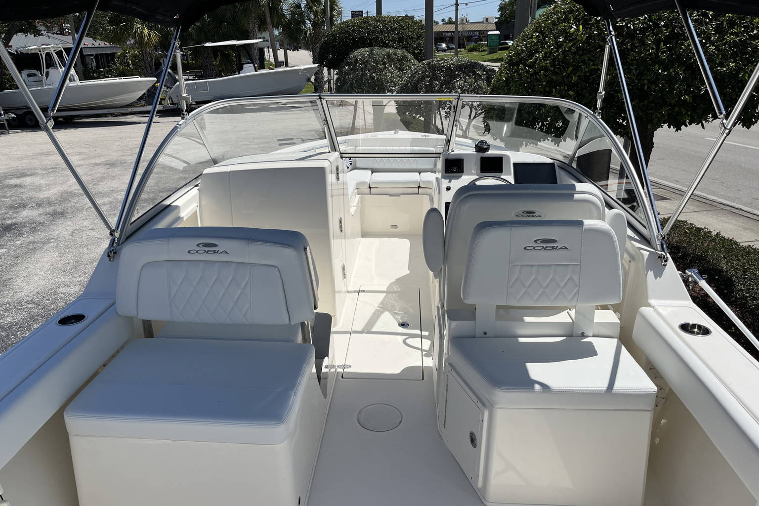 New 2023 Cobia 220 DC #G030 image 9