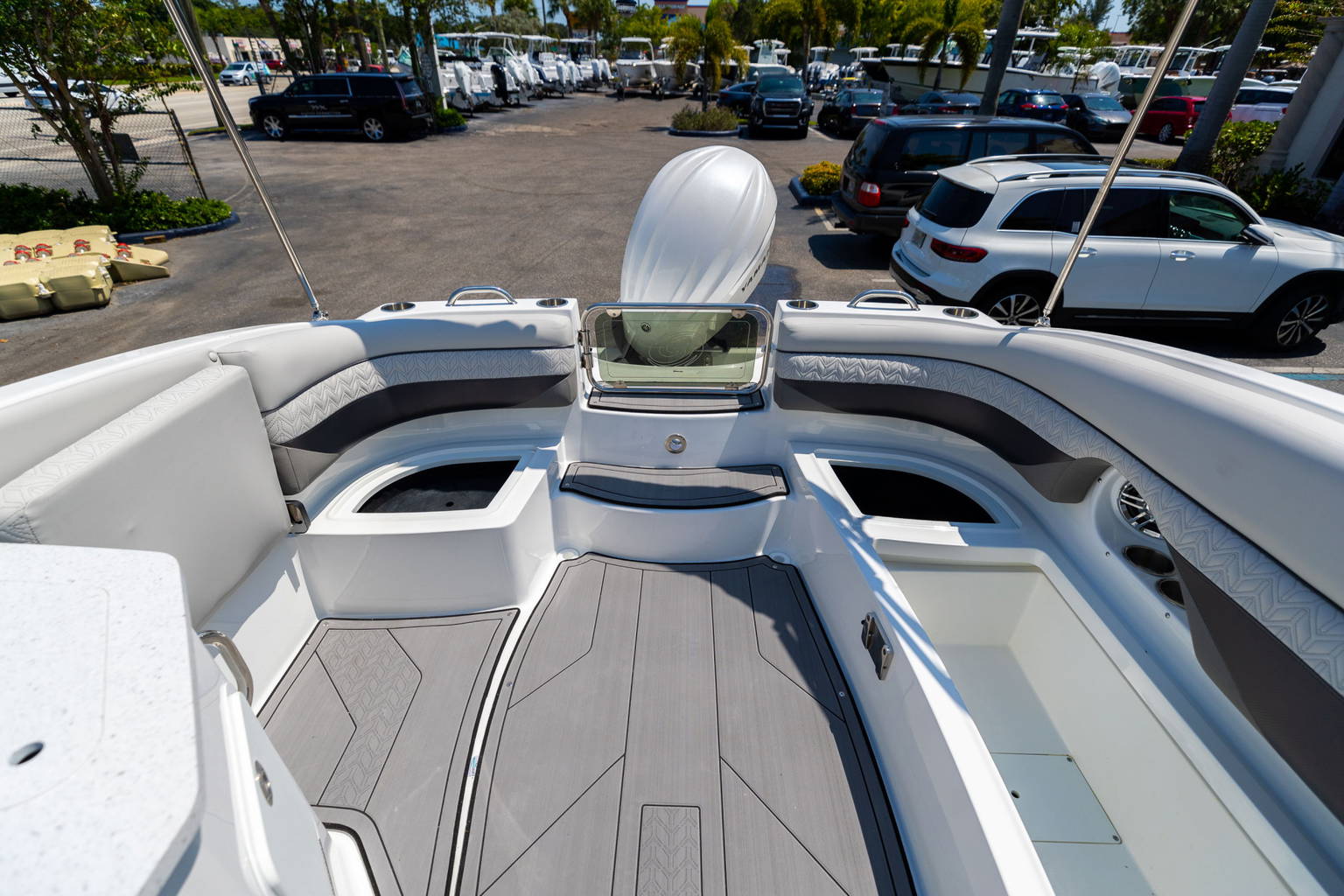 New 2023 Hurricane SunDeck 2690 OB #2446 image 12