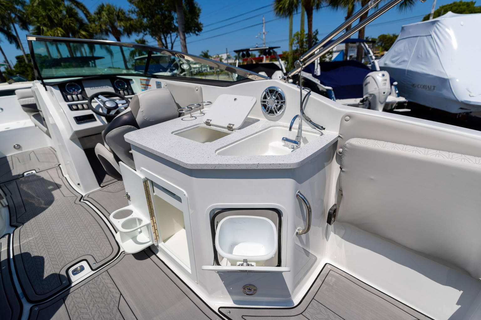 New 2023 Hurricane SunDeck 2690 OB #2446 image 15