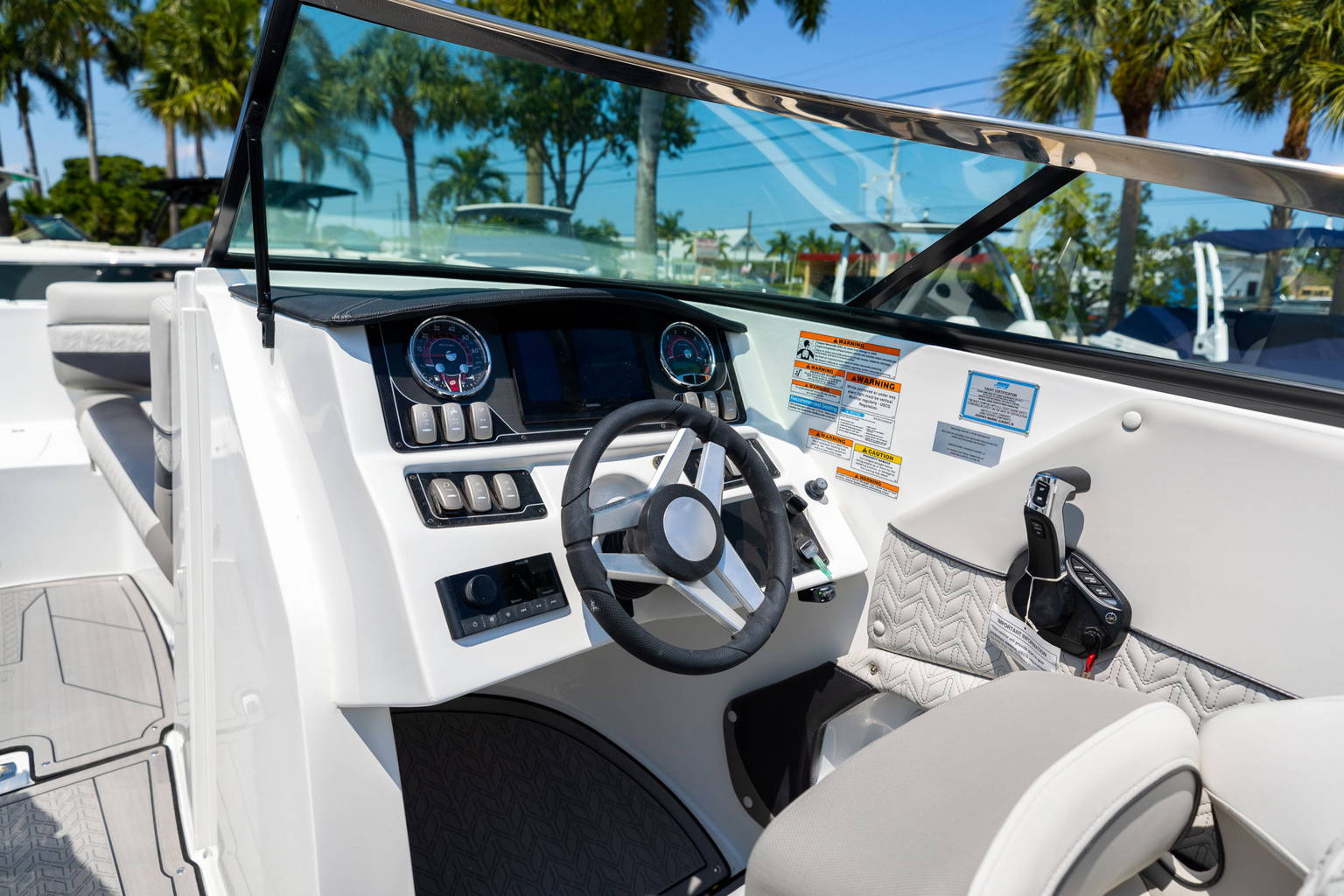 New 2023 Hurricane SunDeck 2690 OB #2446 image 17