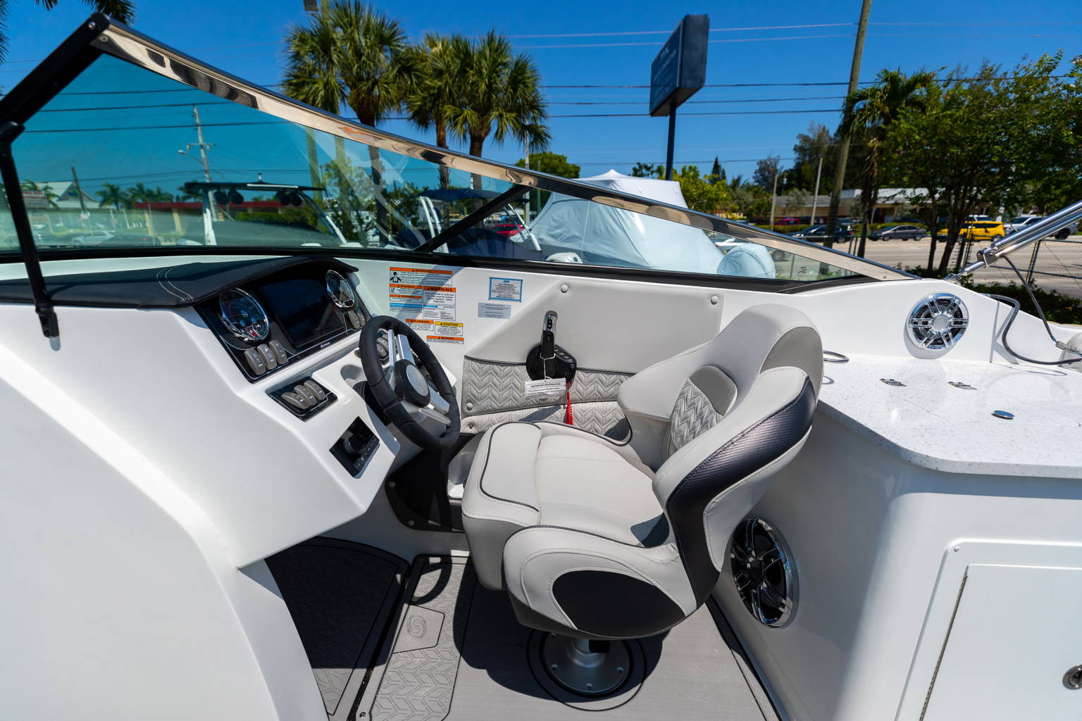 New 2023 Hurricane SunDeck 2690 OB #2446 image 18