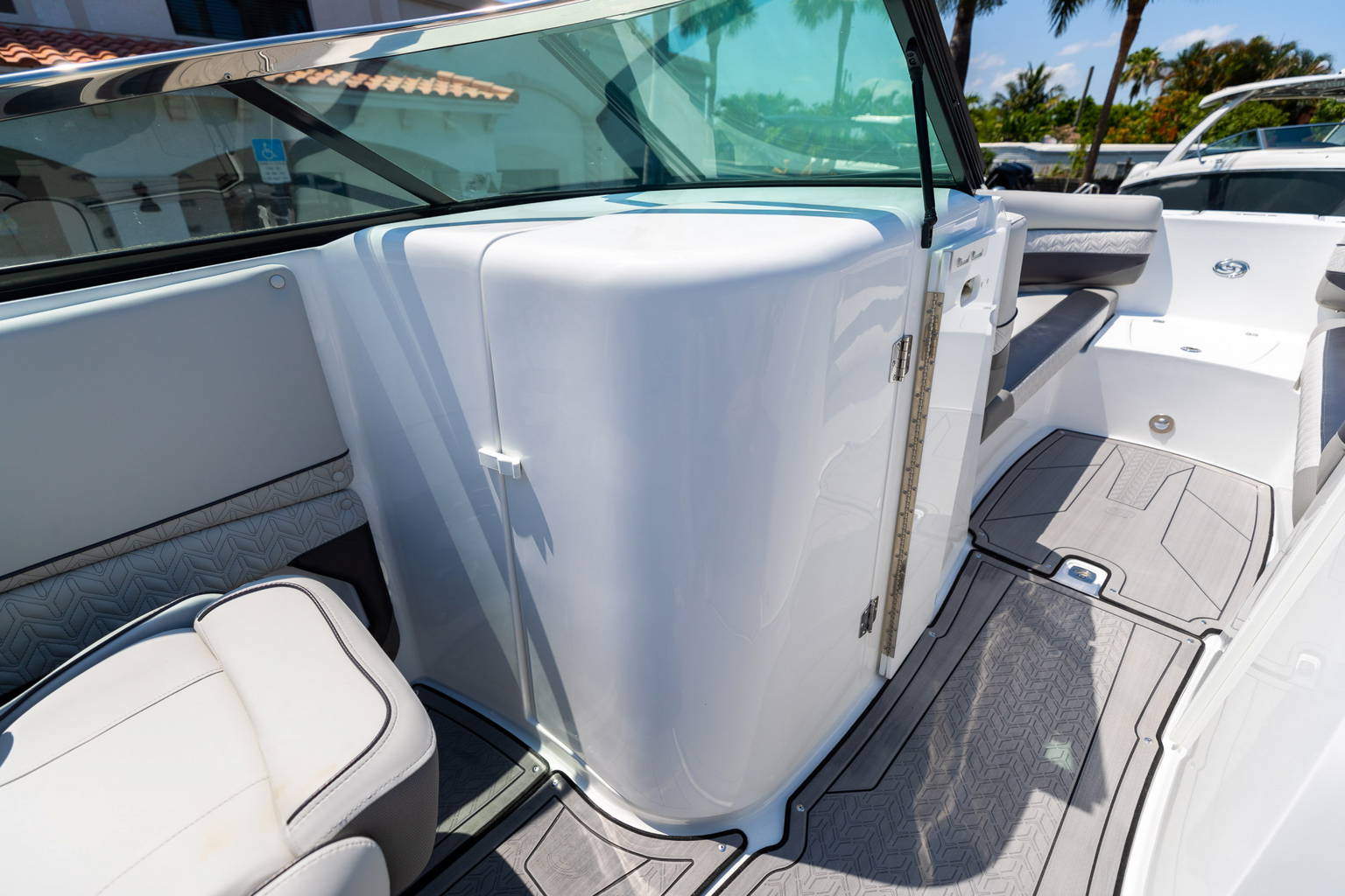 New 2023 Hurricane SunDeck 2690 OB #2446 image 21