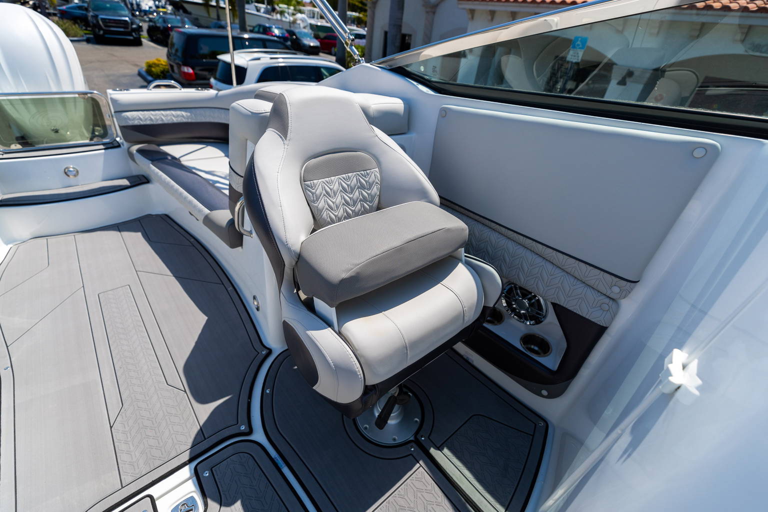 New 2023 Hurricane SunDeck 2690 OB #2446 image 25