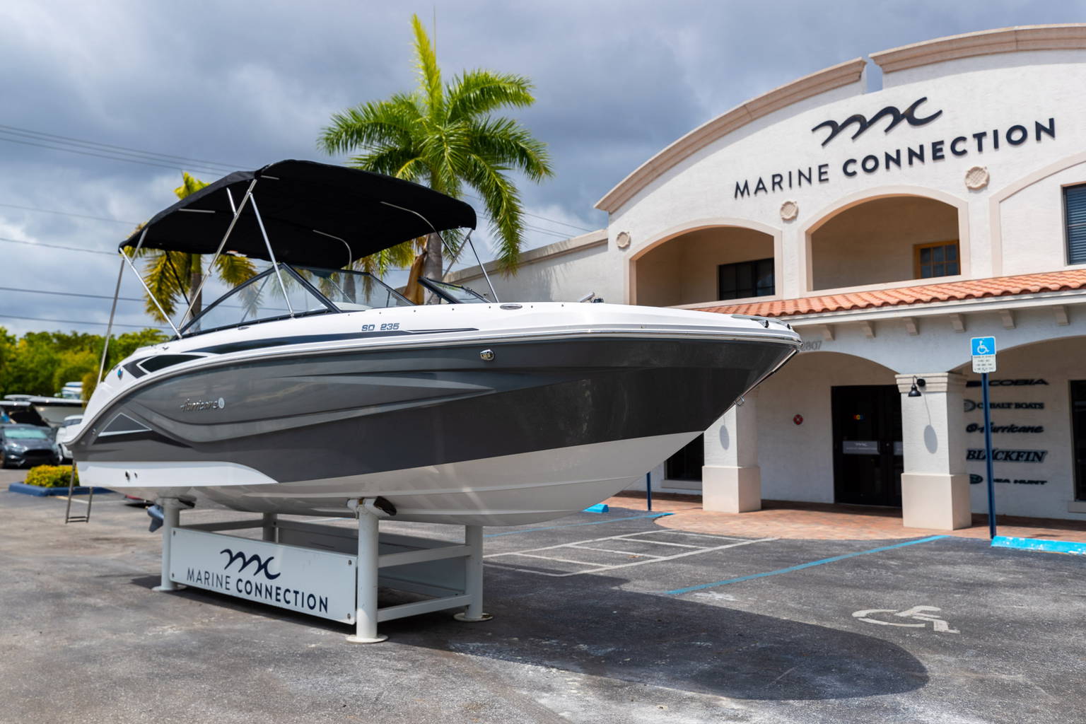 New 2023 Hurricane SunDeck 235 OB #1887 image 2