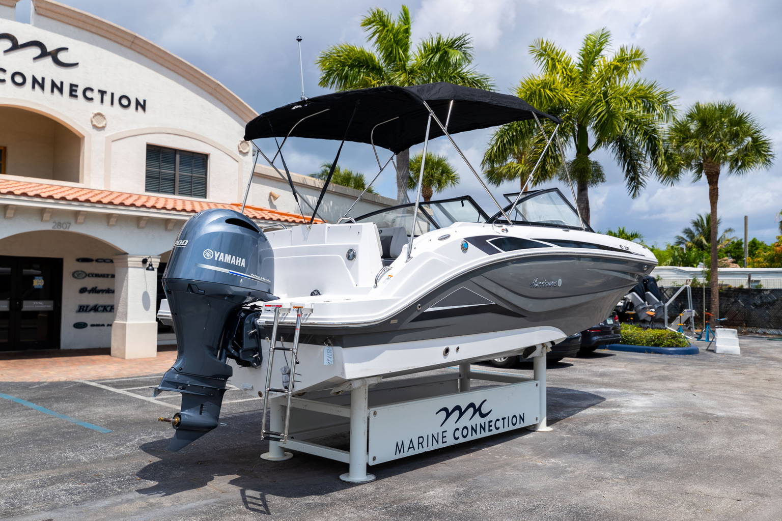 New 2023 Hurricane SunDeck 235 OB #1887 image 8