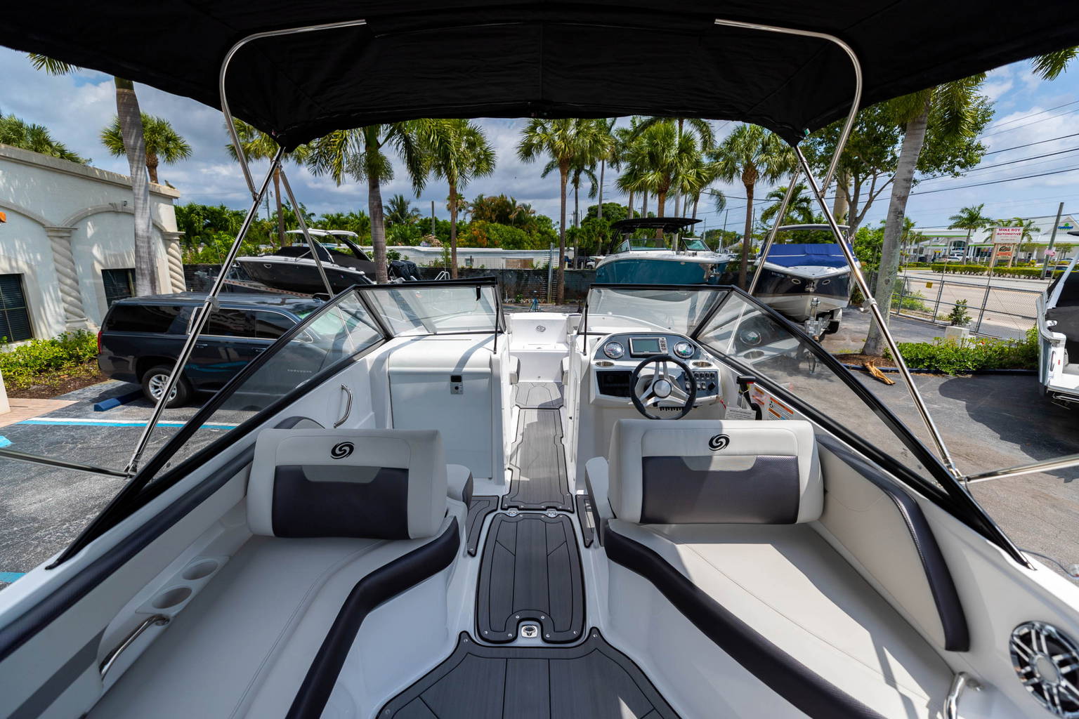New 2023 Hurricane SunDeck 235 OB #1887 image 9