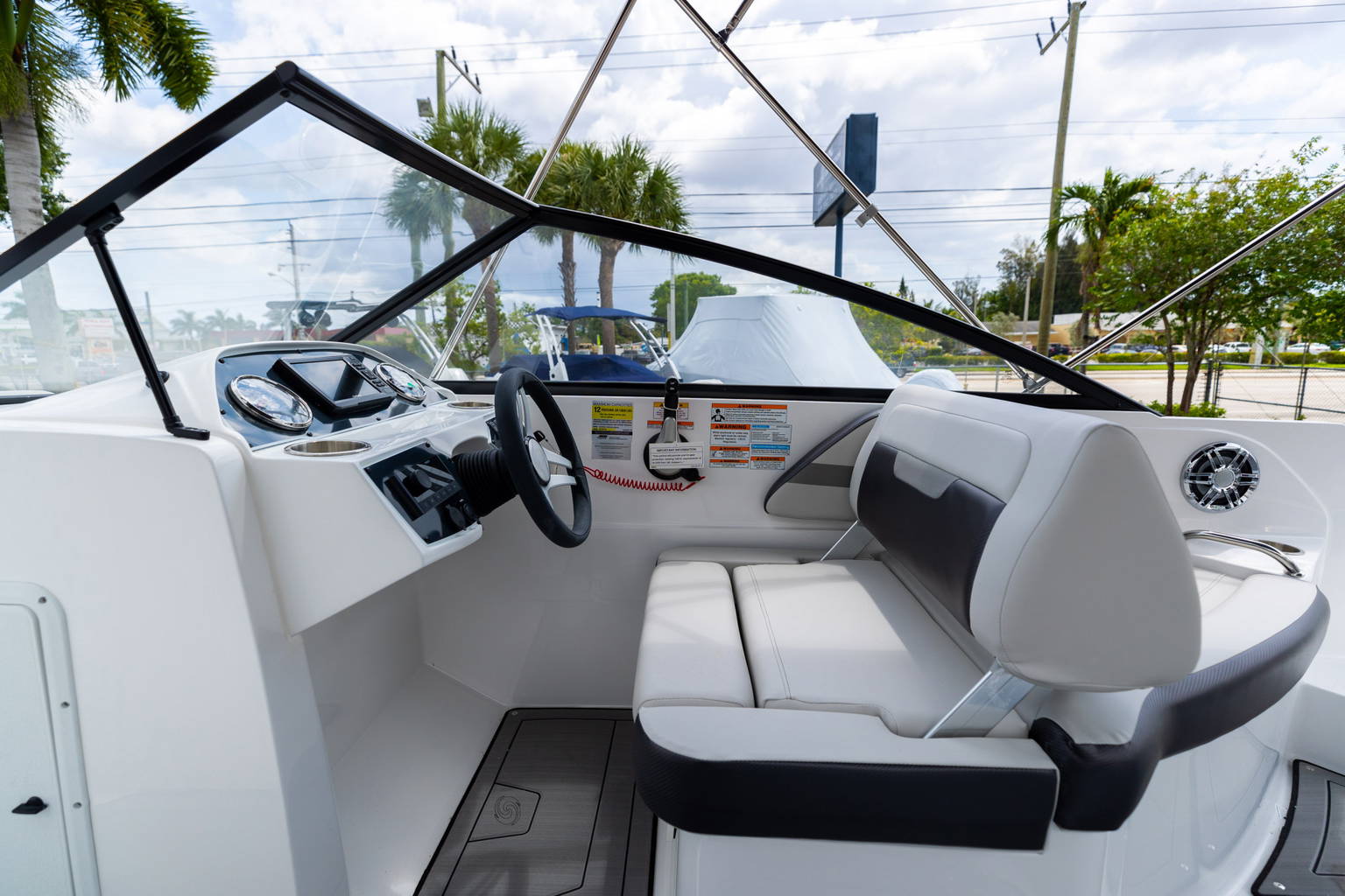New 2023 Hurricane SunDeck 235 OB #1887 image 16