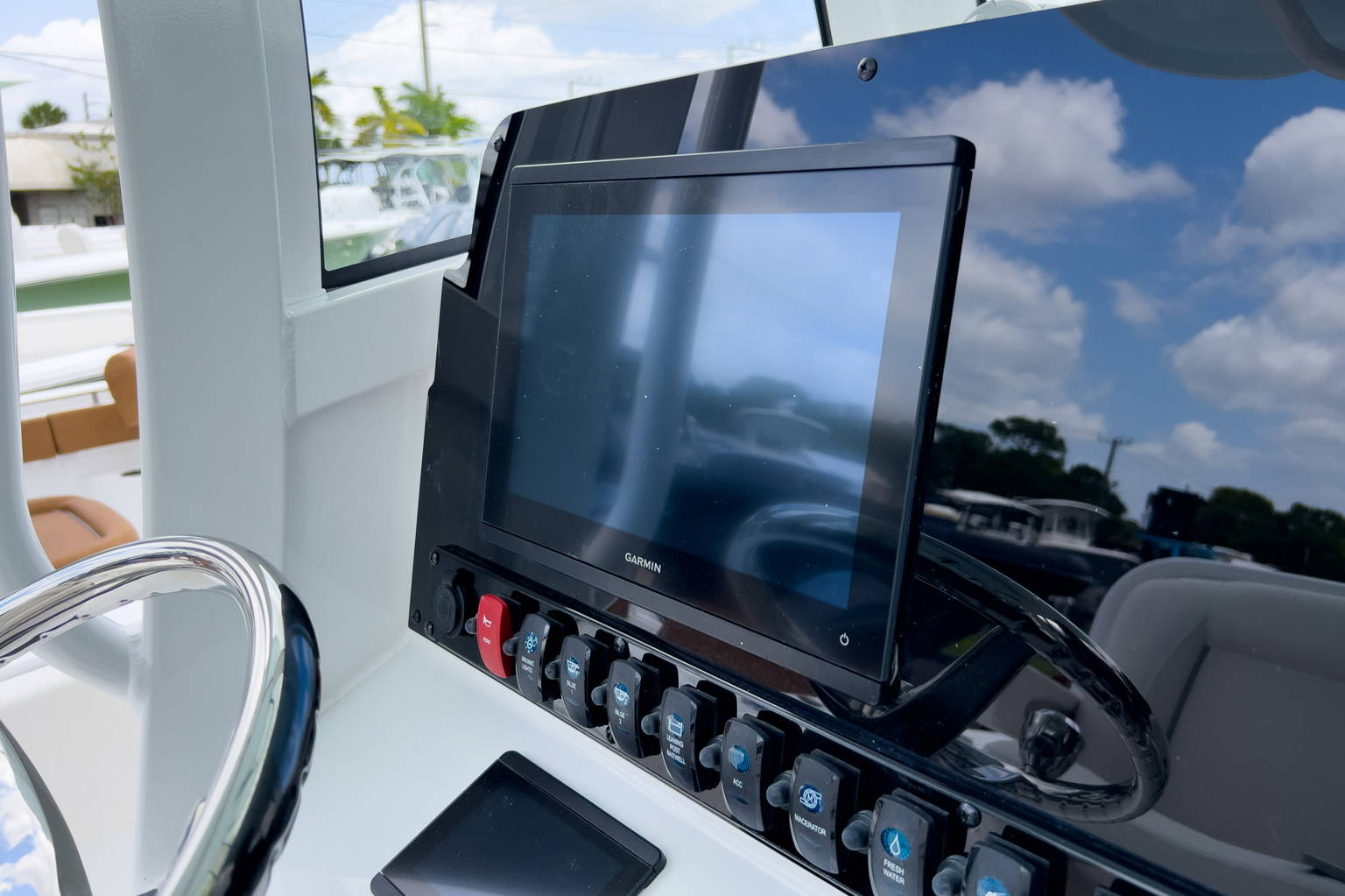 Alternative image of Sea Hunt Ultra 275 SE in West Palm Beach, FL