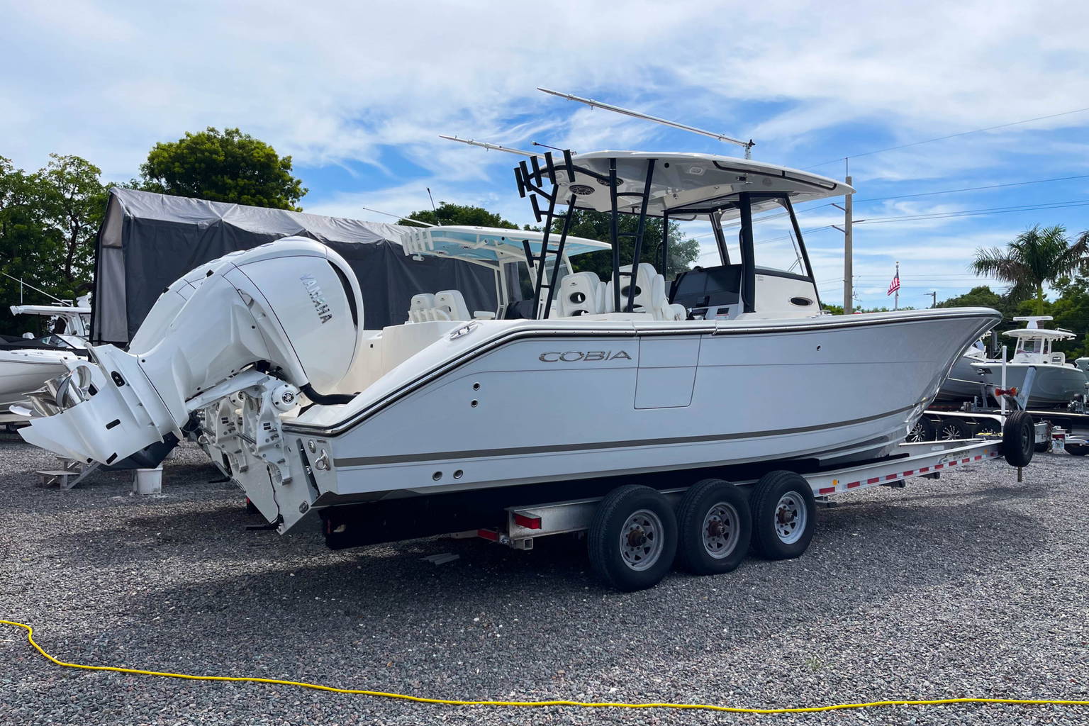 New 2023 Cobia 320 CC #A029 image 2