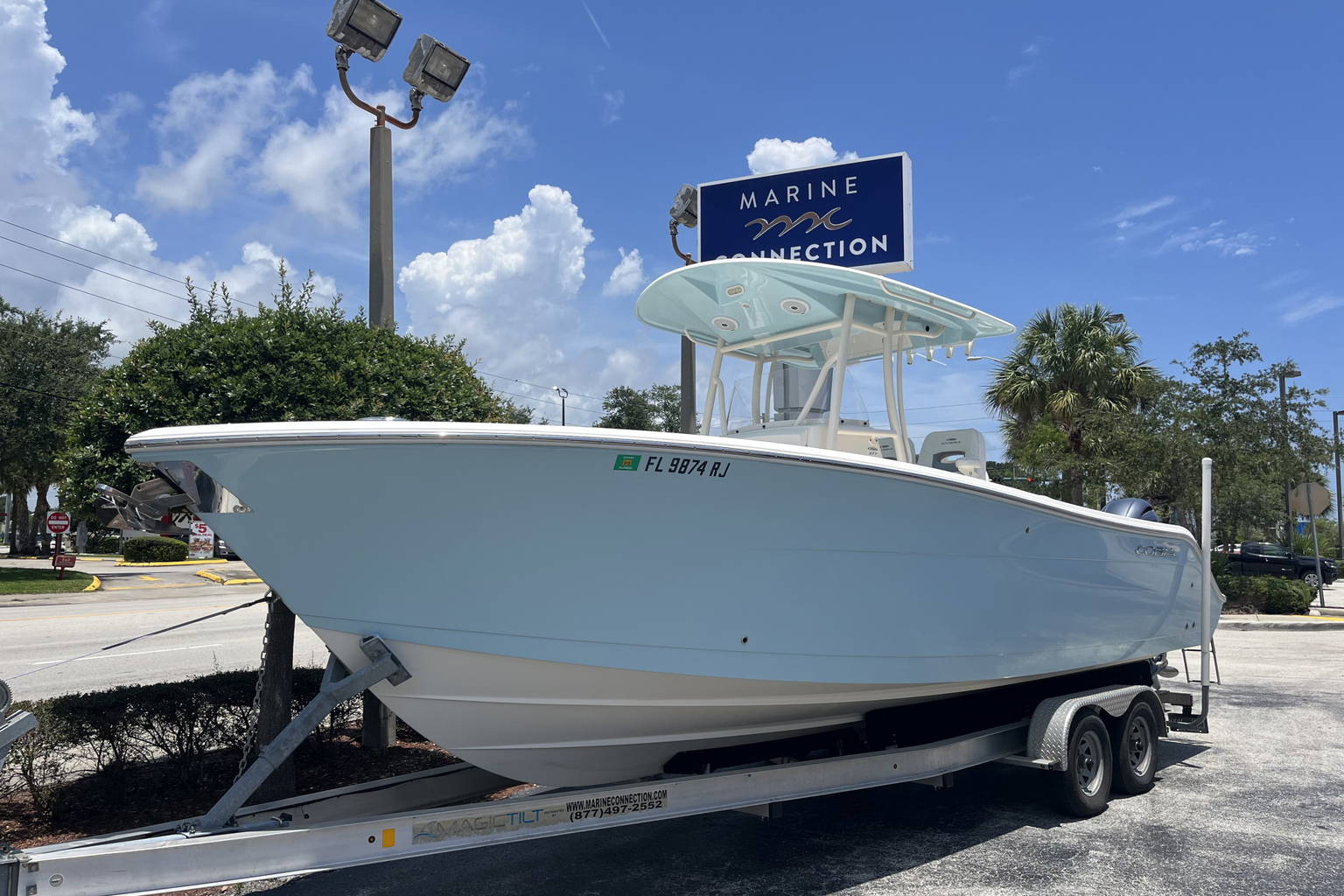 Used 2017 Cobia 277 #W100 image 2