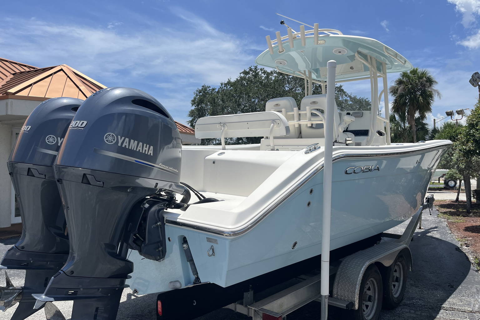 Used 2017 Cobia 277 #W100 image 6
