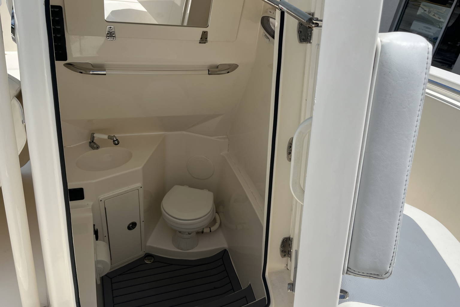 Used 2017 Cobia 277 #W100 image 21