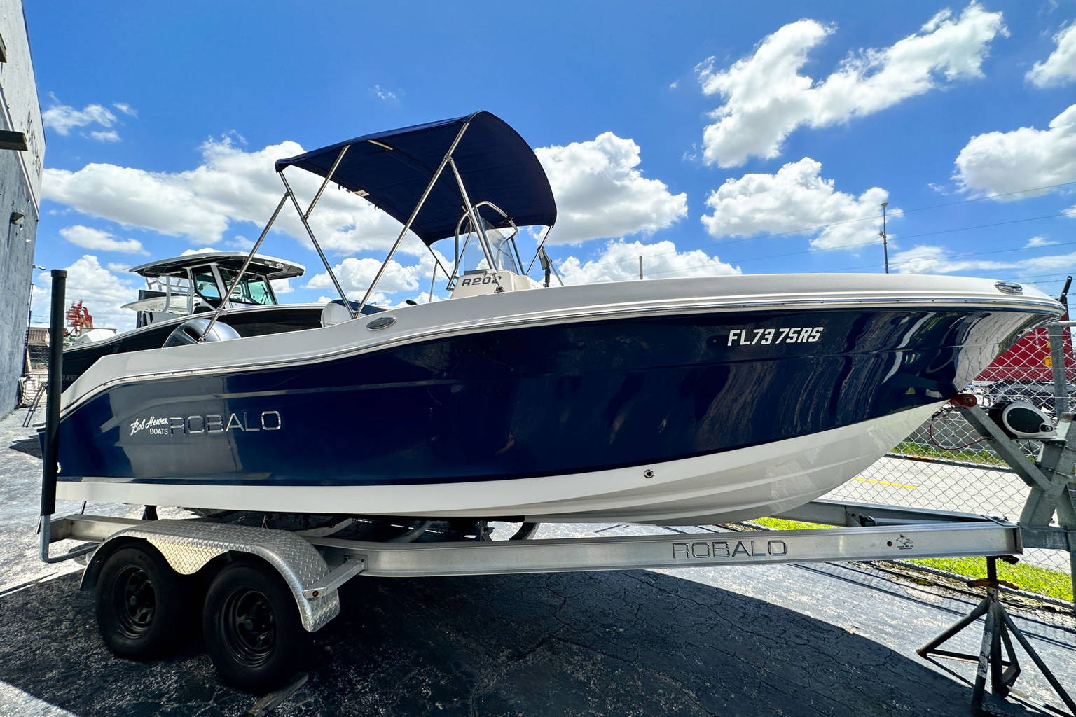 Used 2018 Robalo R202 Explorer #0180 image 1