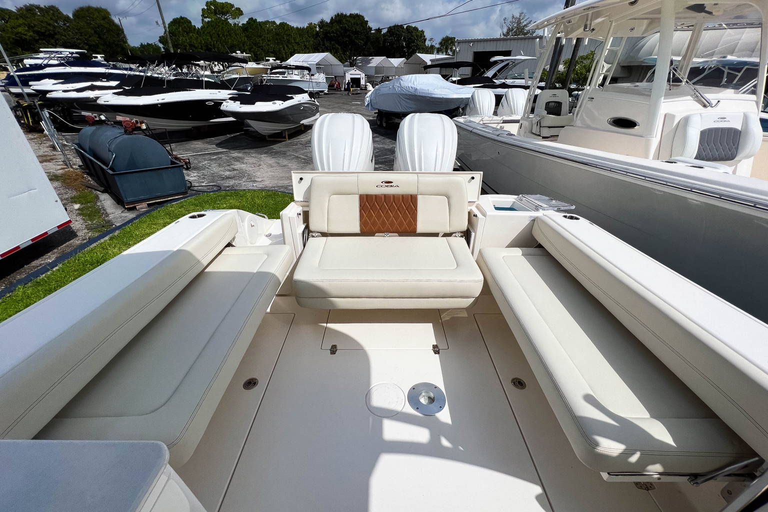 New 2023 Cobia 280 DC #D020 image 6