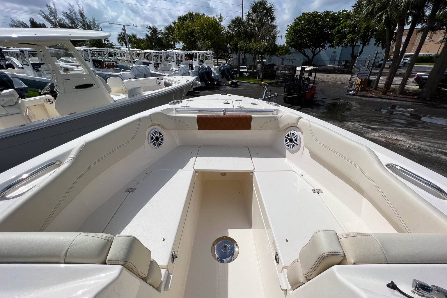 New 2023 Cobia 280 DC #D020 image 9