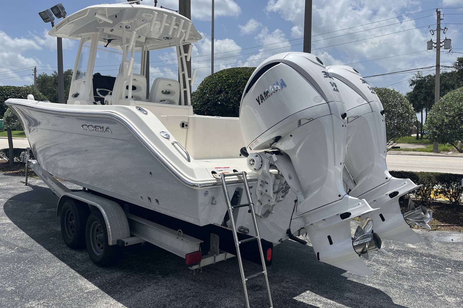 New 2023 Cobia 301 CC #Z045 image 4