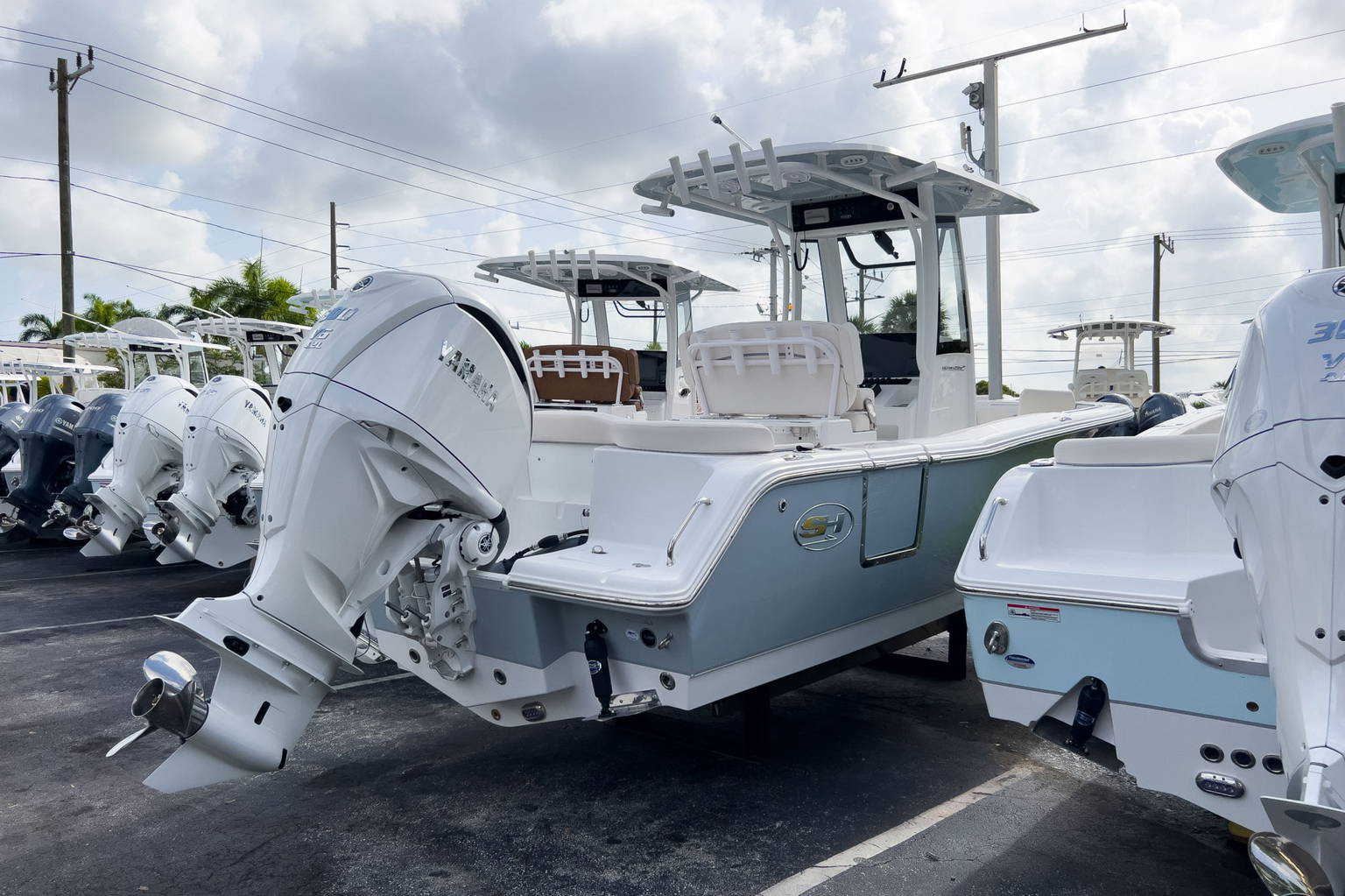 Alternative image of Sea Hunt Ultra 239 SE in Miami, FL