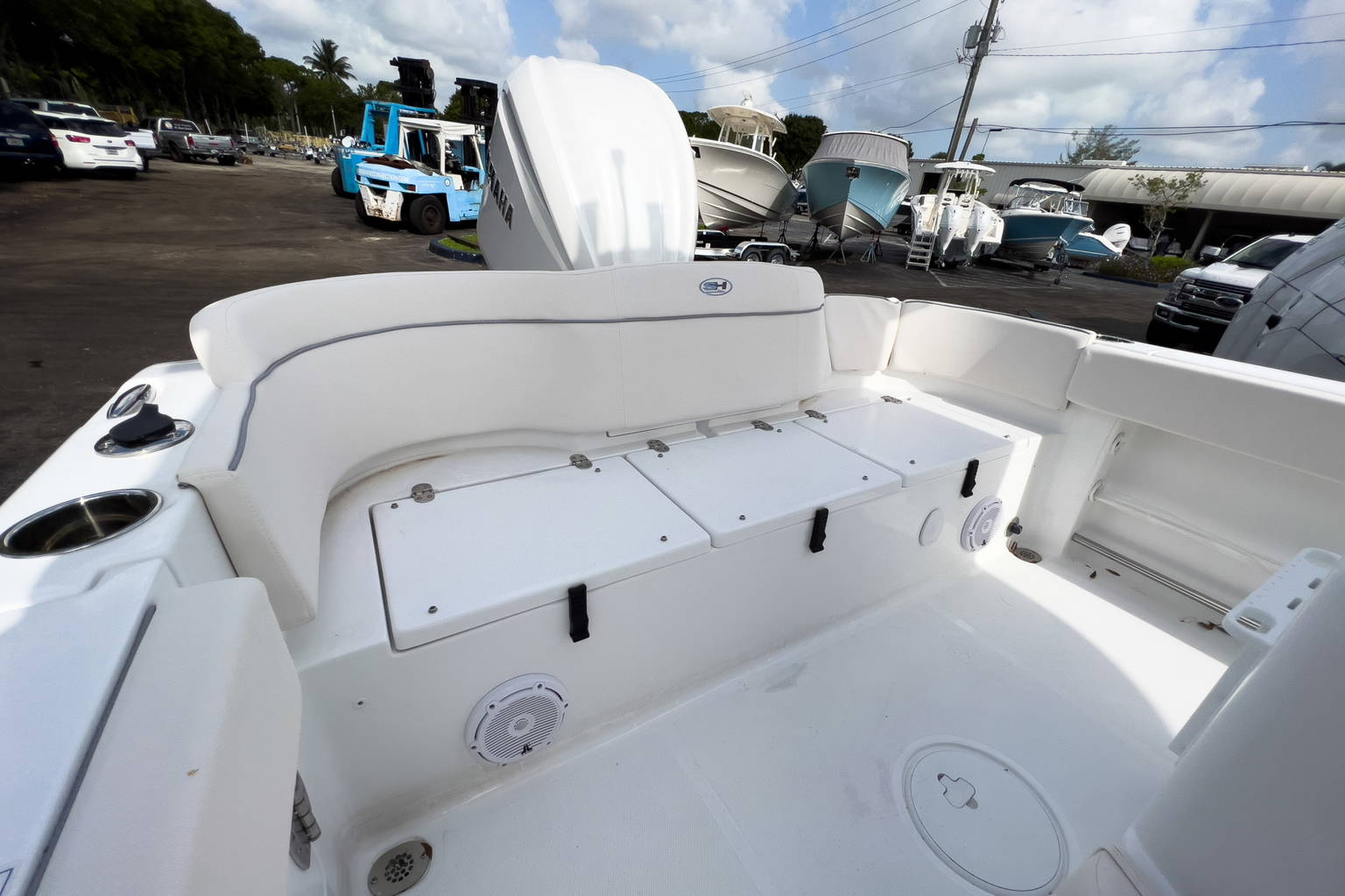 Alternative image of Sea Hunt Ultra 239 SE in Miami, FL