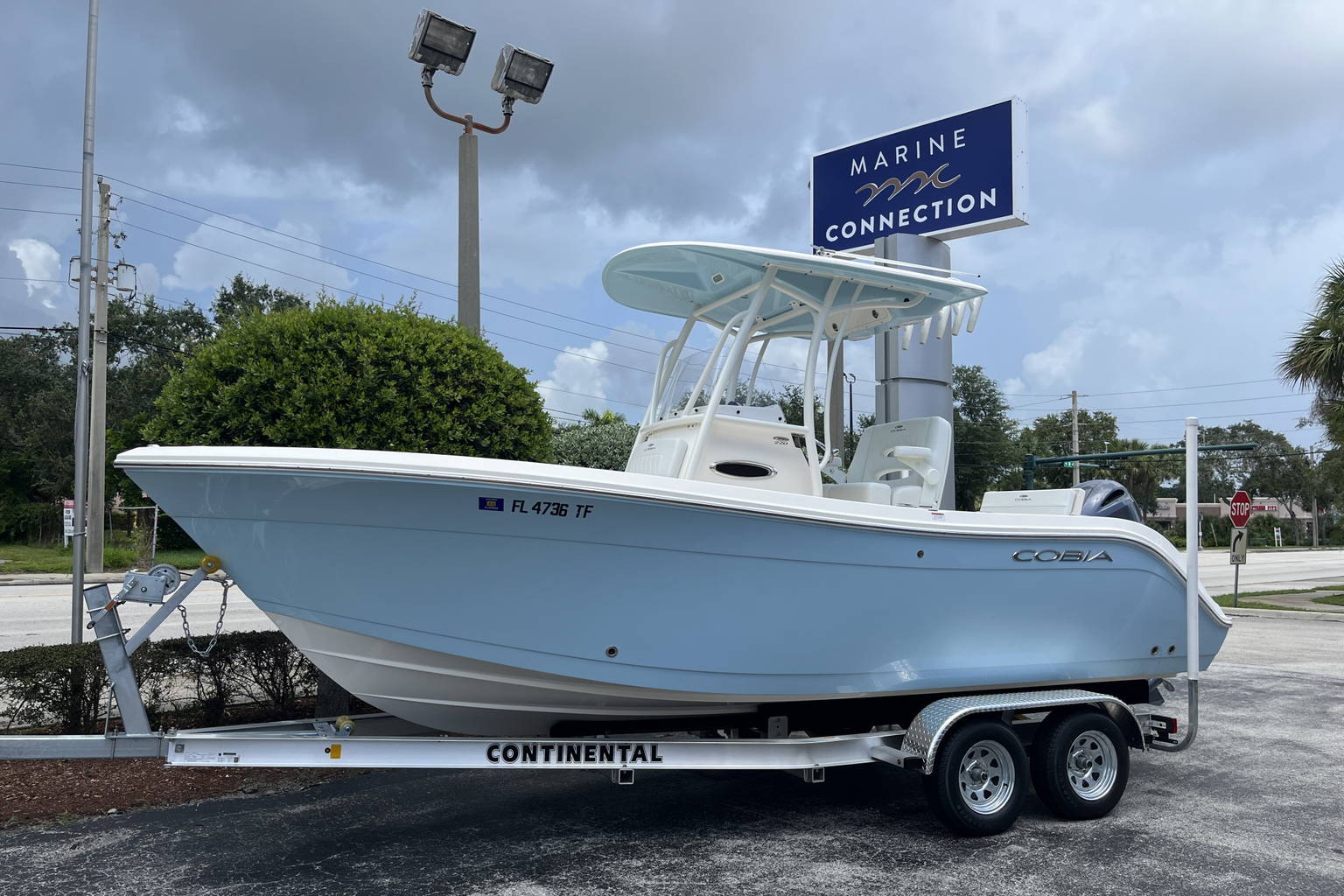 Used 2022 Cobia 220 CC #X072 image 1