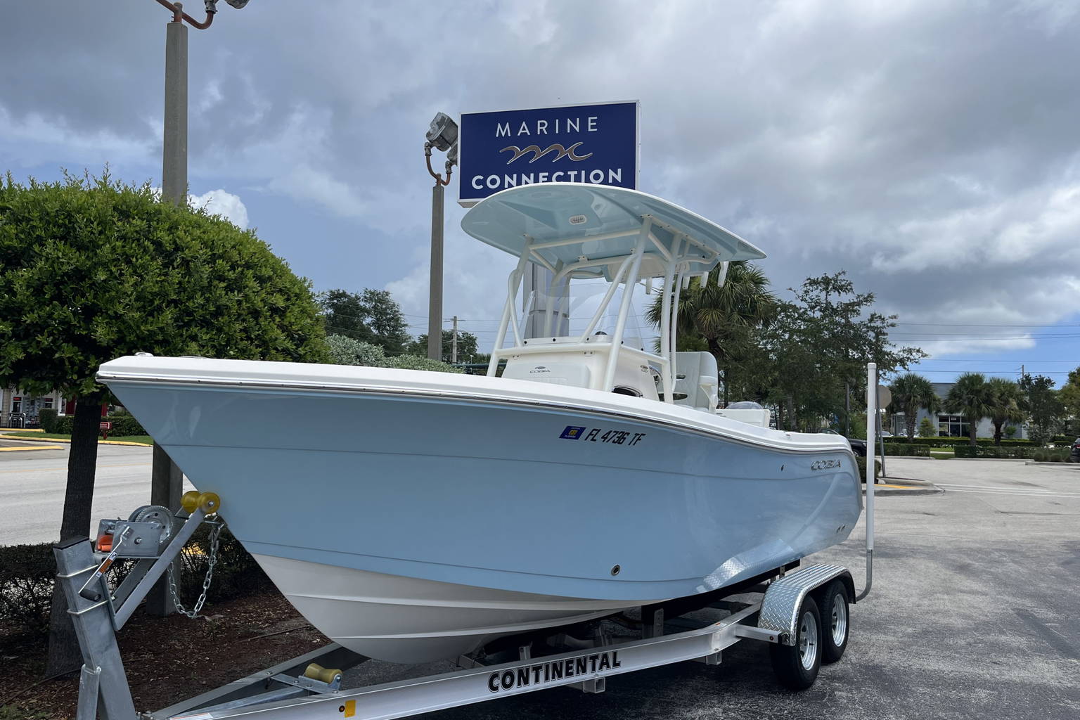 Used 2022 Cobia 220 CC #X072 image 2