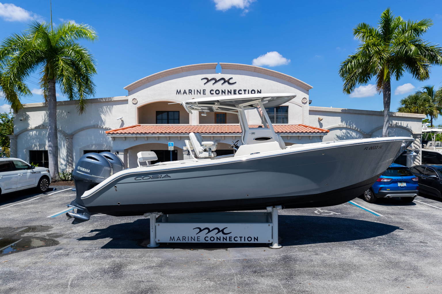Used 2019 Cobia 262 CC #C037 image 1