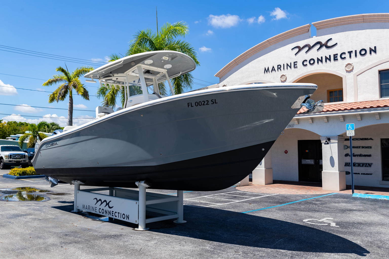 Used 2019 Cobia 262 CC #C037 image 2