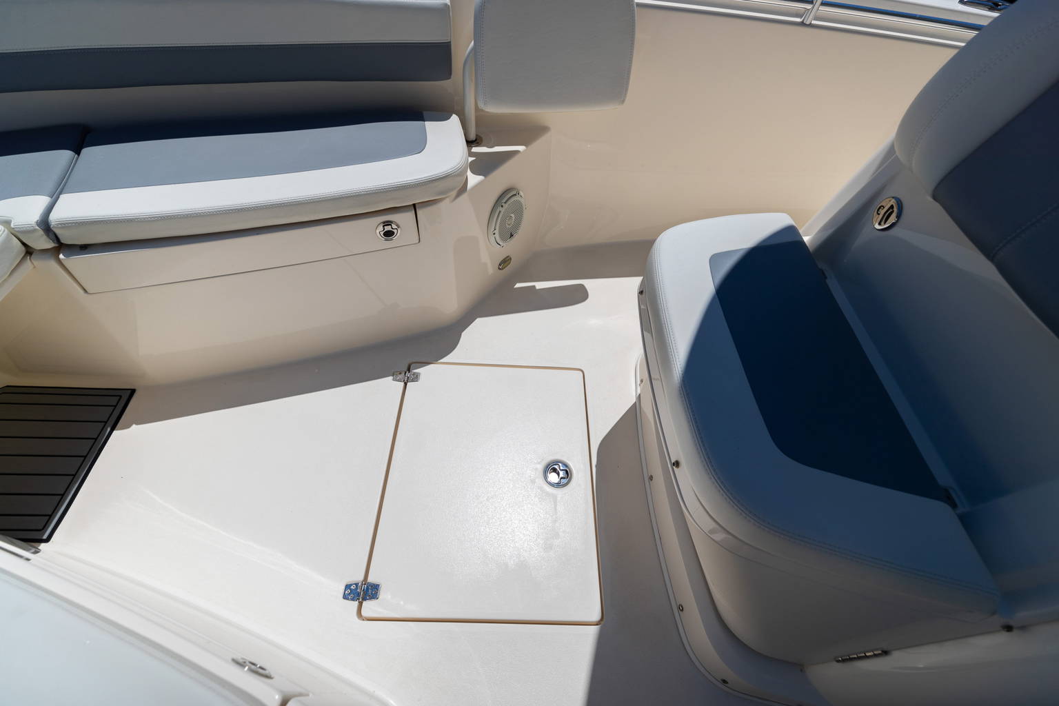 Used 2019 Cobia 262 CC #C037 image 47