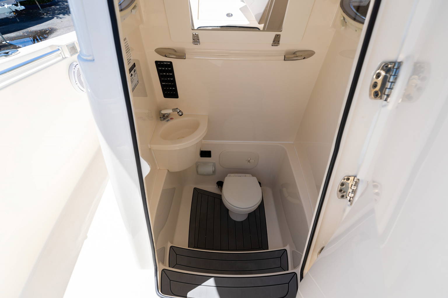 Used 2019 Cobia 262 CC #C037 image 52