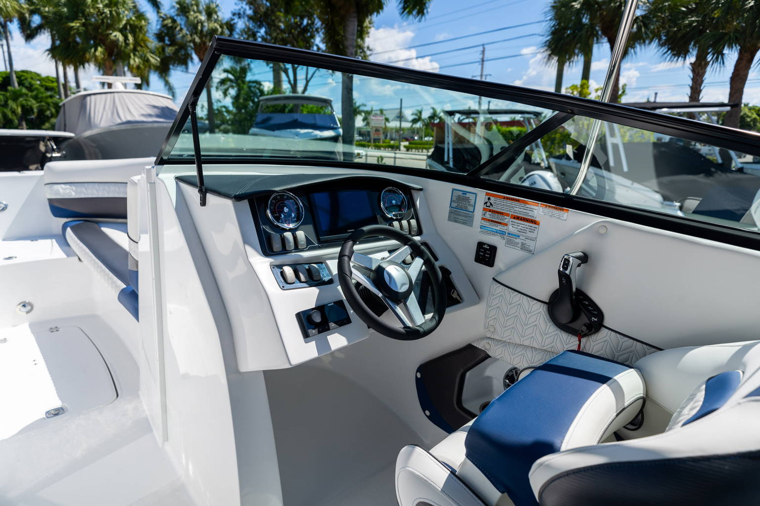 New 2023 Hurricane SunDeck 2690 OB #3756 image 18